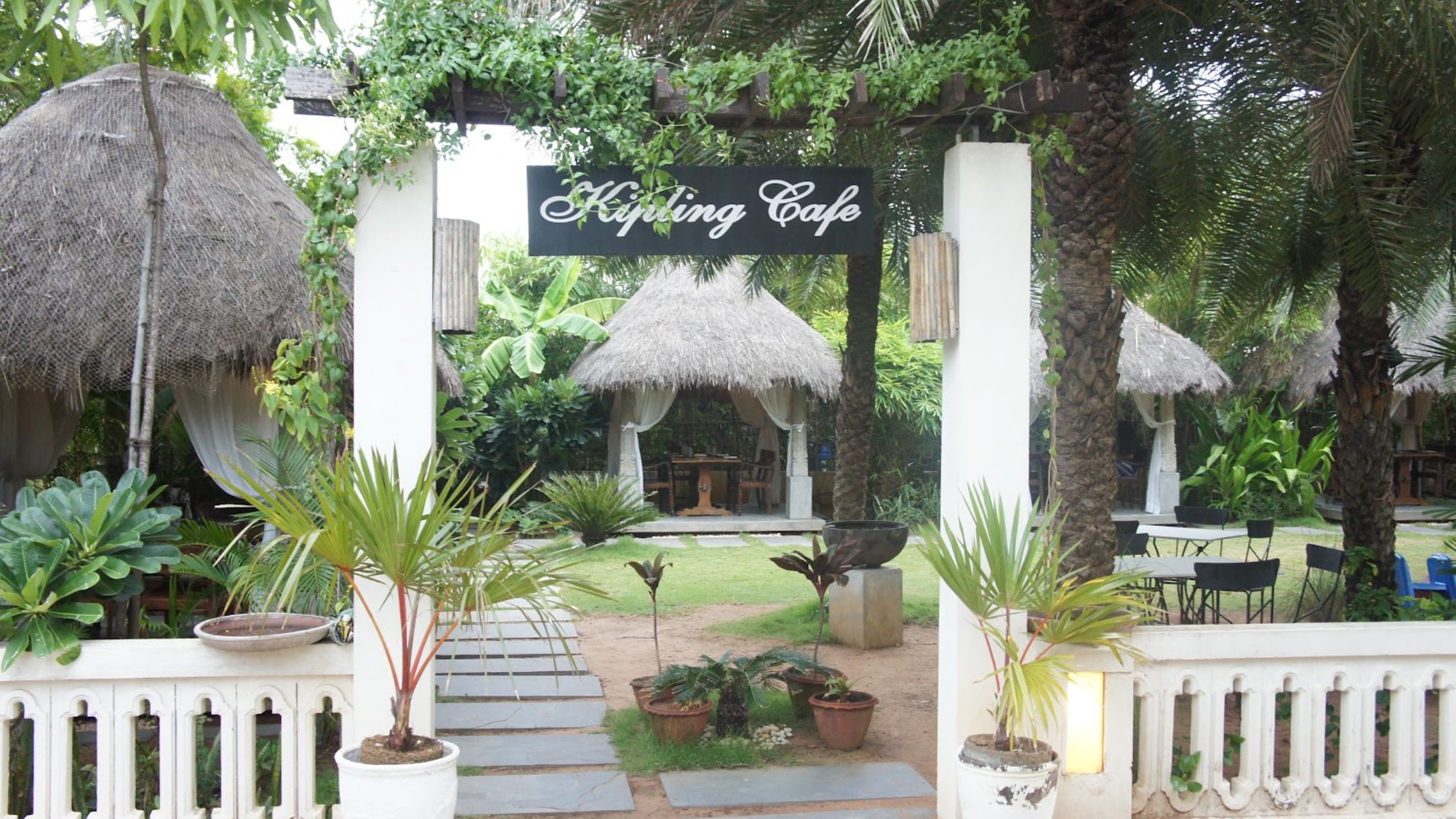  Hablis Hotel Rooftop Bar – Guindy